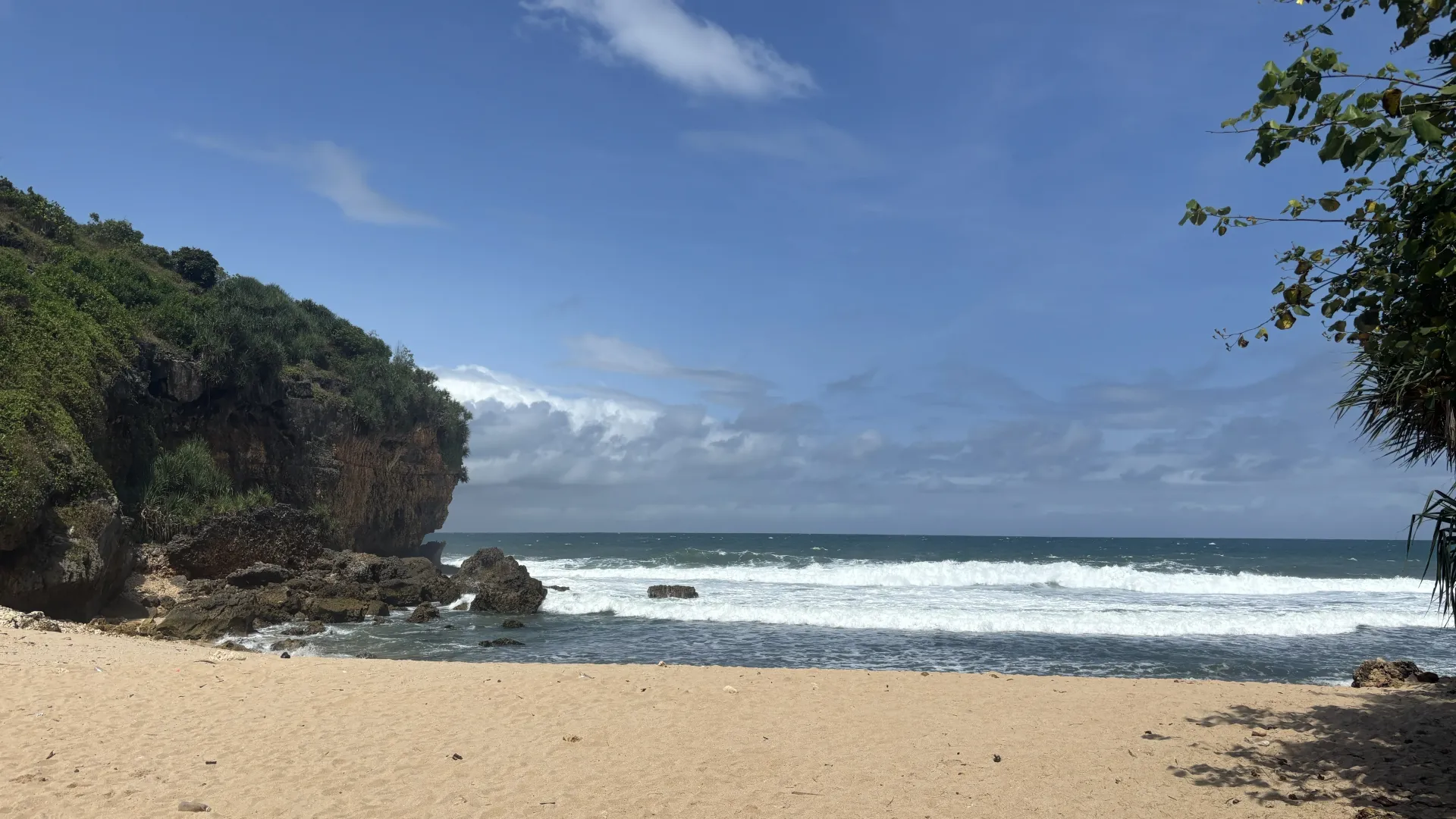 Pemandangan Pantai di Dusun Bedalo